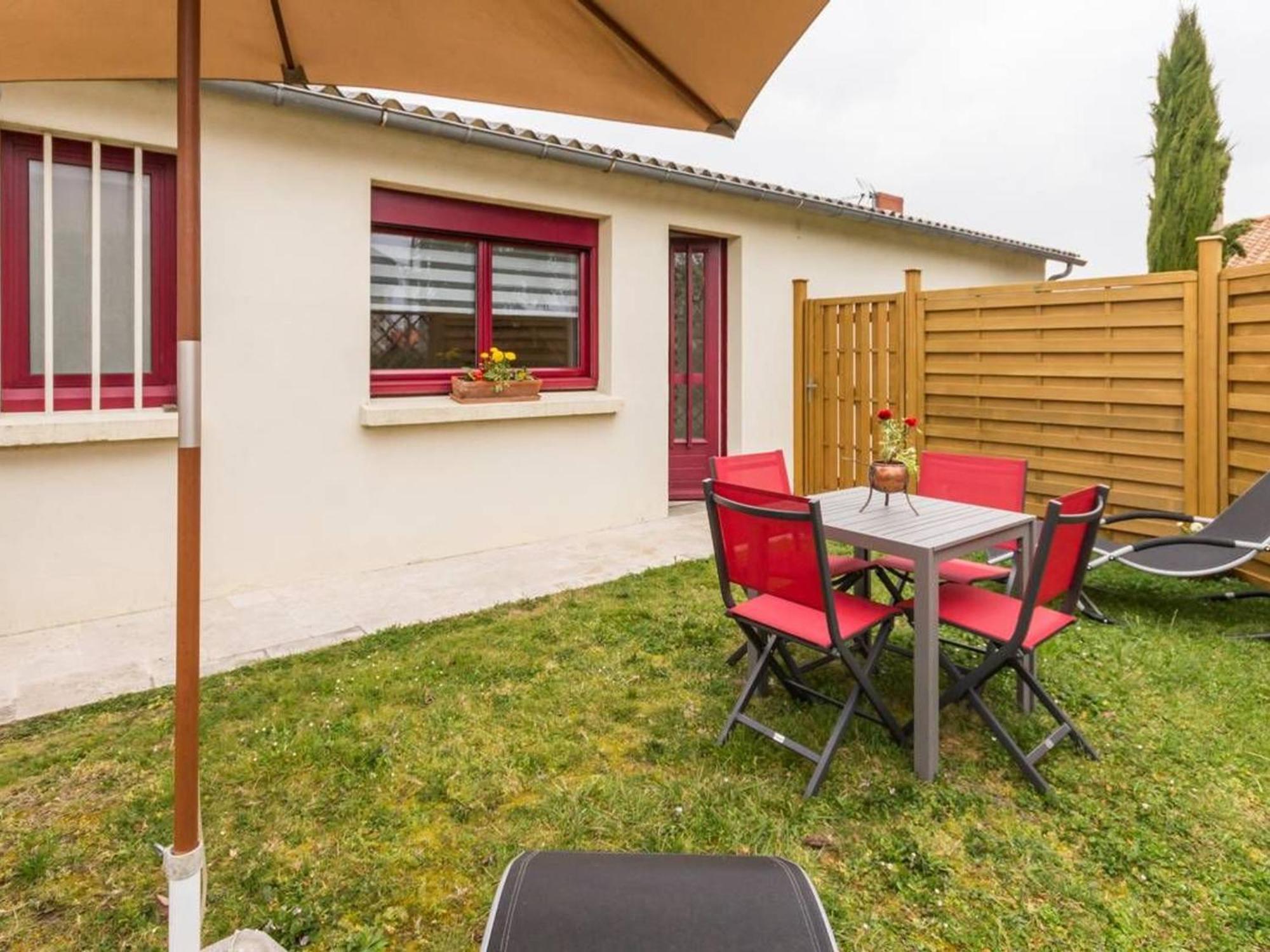 Renove Avec Terrasse Et Jardin A Clisson, Proche Gare, Commerces, Restaurants Et Vignoble Nantais - Fr-1-306-900 *